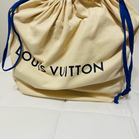 Authentic Louis Vuitton On The Go GM Tote in Reverse Monogram Canvas - Picture 16 of 16